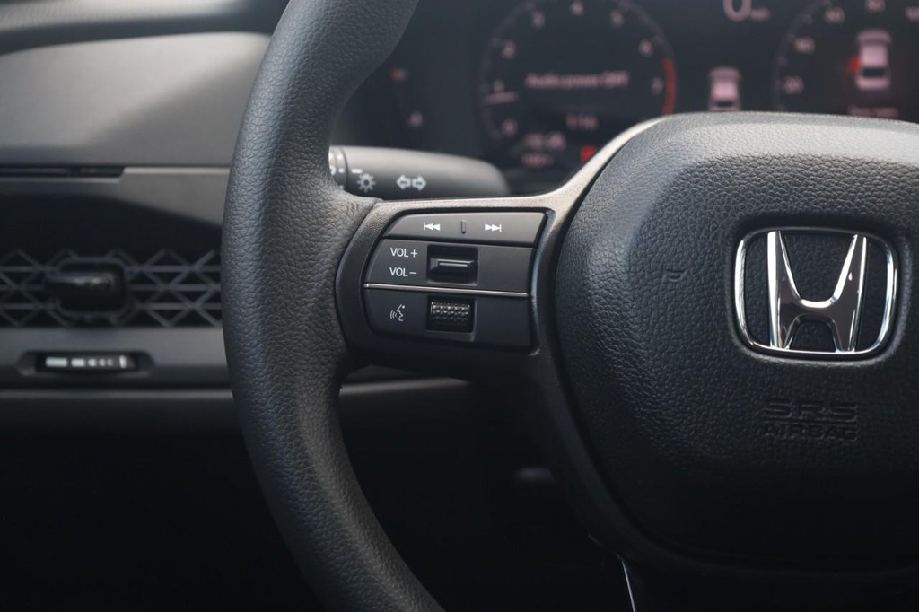 Honda Accord Sedan Vehicle Full-screen Gallery Image 10