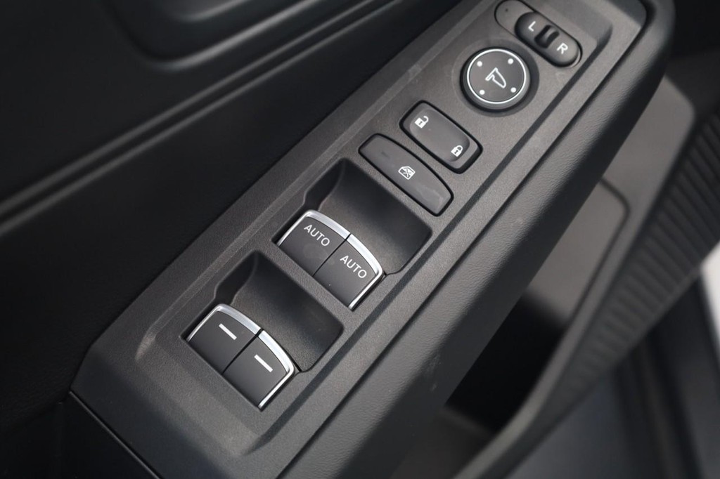 Honda Accord Sedan Vehicle Full-screen Gallery Image 11