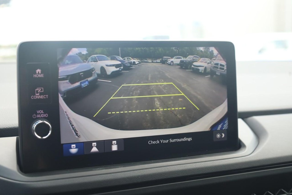 Honda Accord Sedan Vehicle Full-screen Gallery Image 14