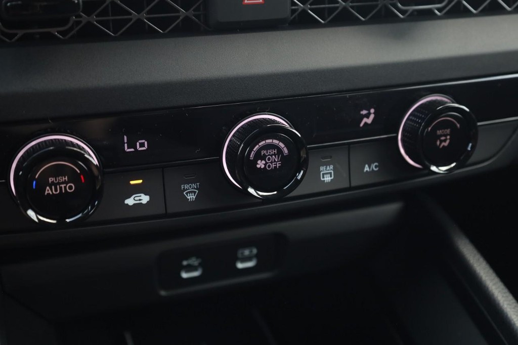 Honda Accord Sedan Vehicle Full-screen Gallery Image 15