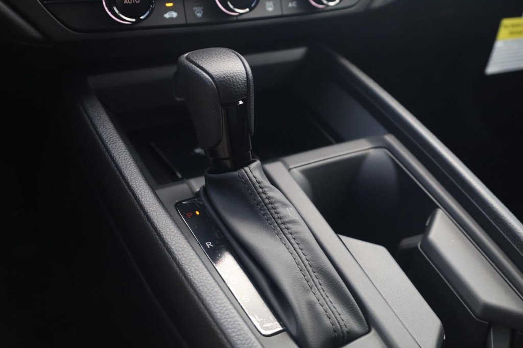 Honda Accord Sedan Vehicle Full-screen Gallery Image 18