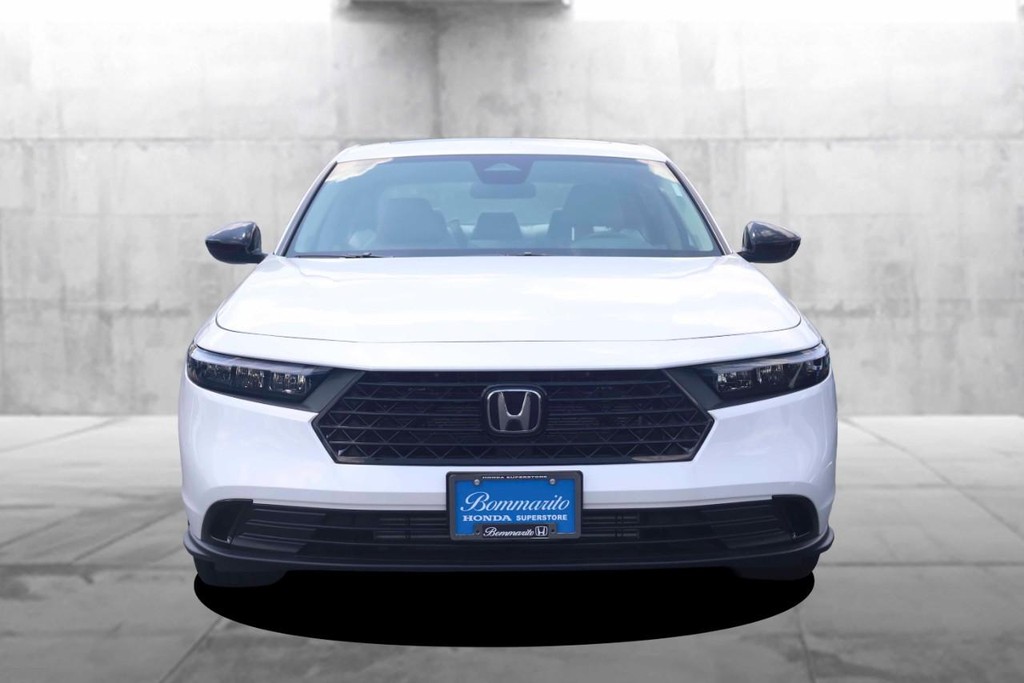 Honda Accord Sedan Vehicle Full-screen Gallery Image 4