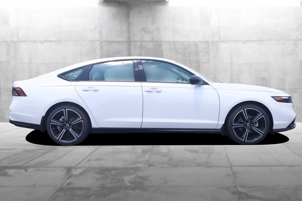 Honda Accord Sedan Vehicle Full-screen Gallery Image 5