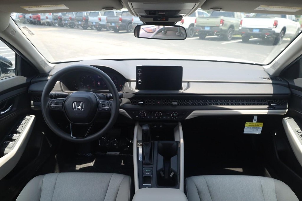 Honda Accord Sedan Vehicle Full-screen Gallery Image 7