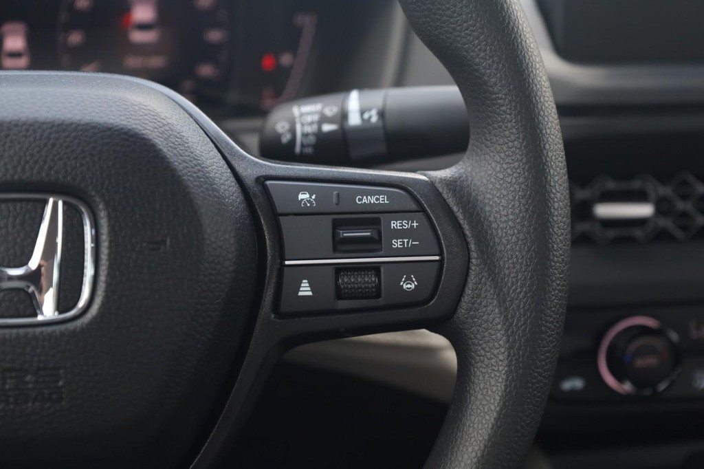 Honda Accord Sedan Vehicle Full-screen Gallery Image 9
