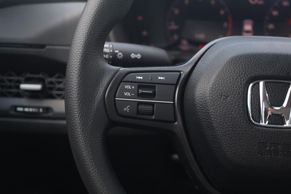 Honda Accord Sedan Vehicle Full-screen Gallery Image 10