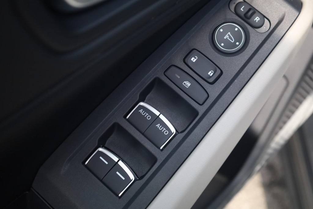 Honda Accord Sedan Vehicle Full-screen Gallery Image 11