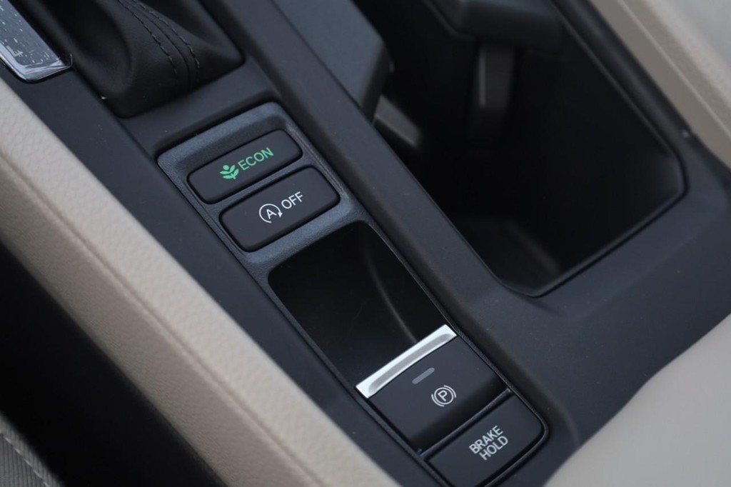 Honda Accord Sedan Vehicle Full-screen Gallery Image 17
