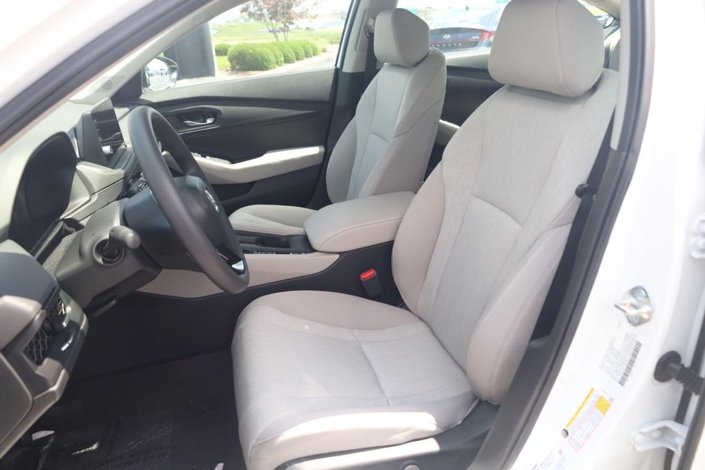 Honda Accord Sedan Vehicle Full-screen Gallery Image 19