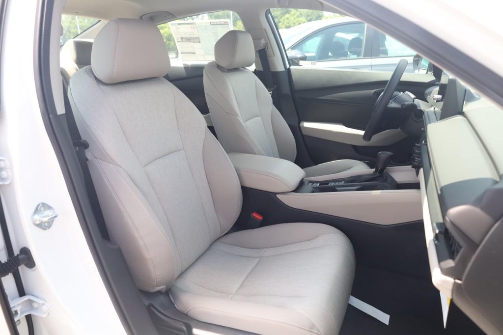 Honda Accord Sedan Vehicle Full-screen Gallery Image 20