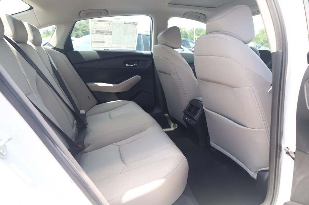 Honda Accord Sedan Vehicle Full-screen Gallery Image 21