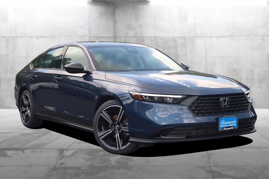 Honda Accord Sedan Vehicle Full-screen Gallery Image 2