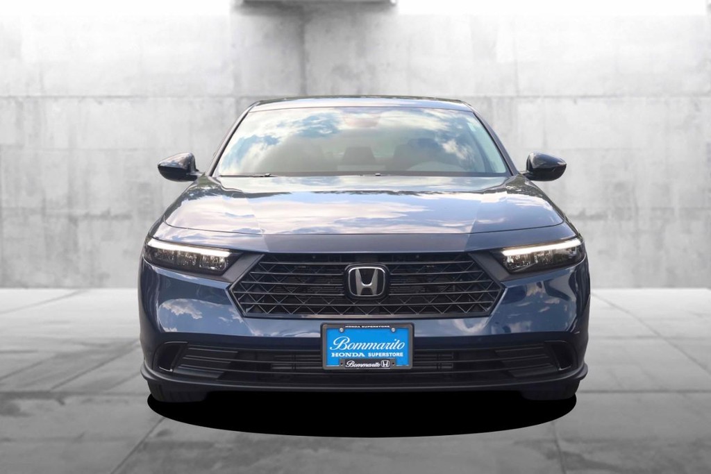 Honda Accord Sedan Vehicle Full-screen Gallery Image 4