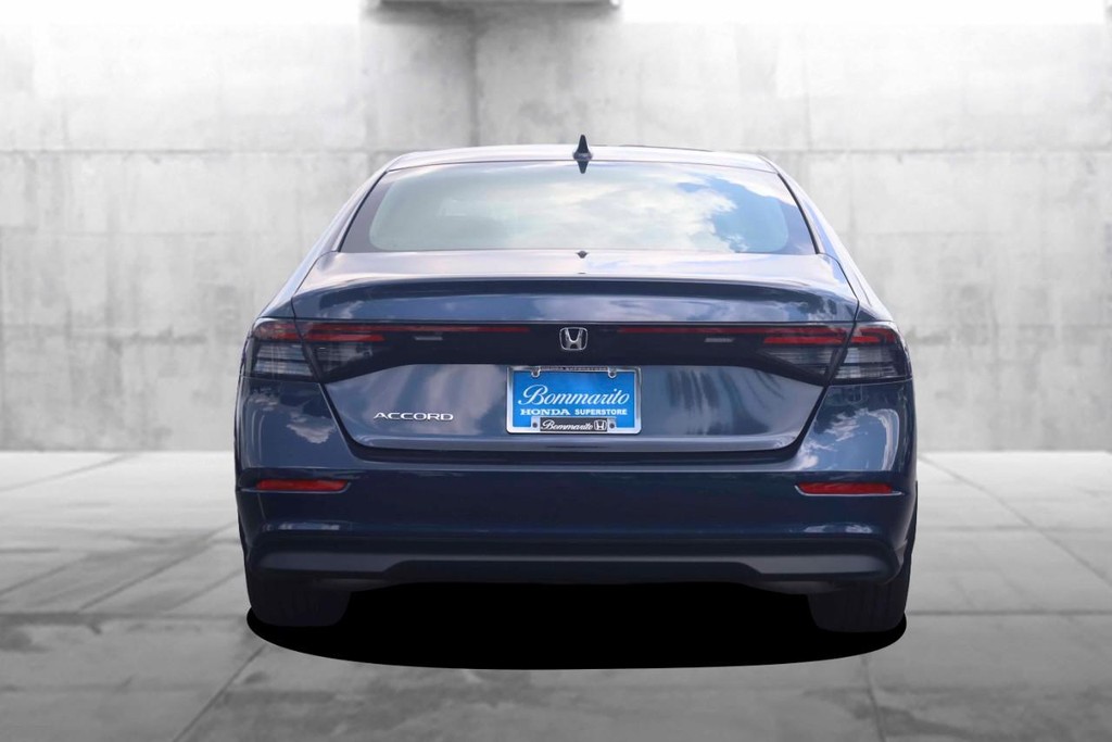 Honda Accord Sedan Vehicle Full-screen Gallery Image 6