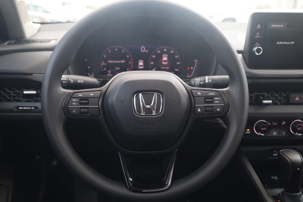 Honda Accord Sedan Vehicle Full-screen Gallery Image 8