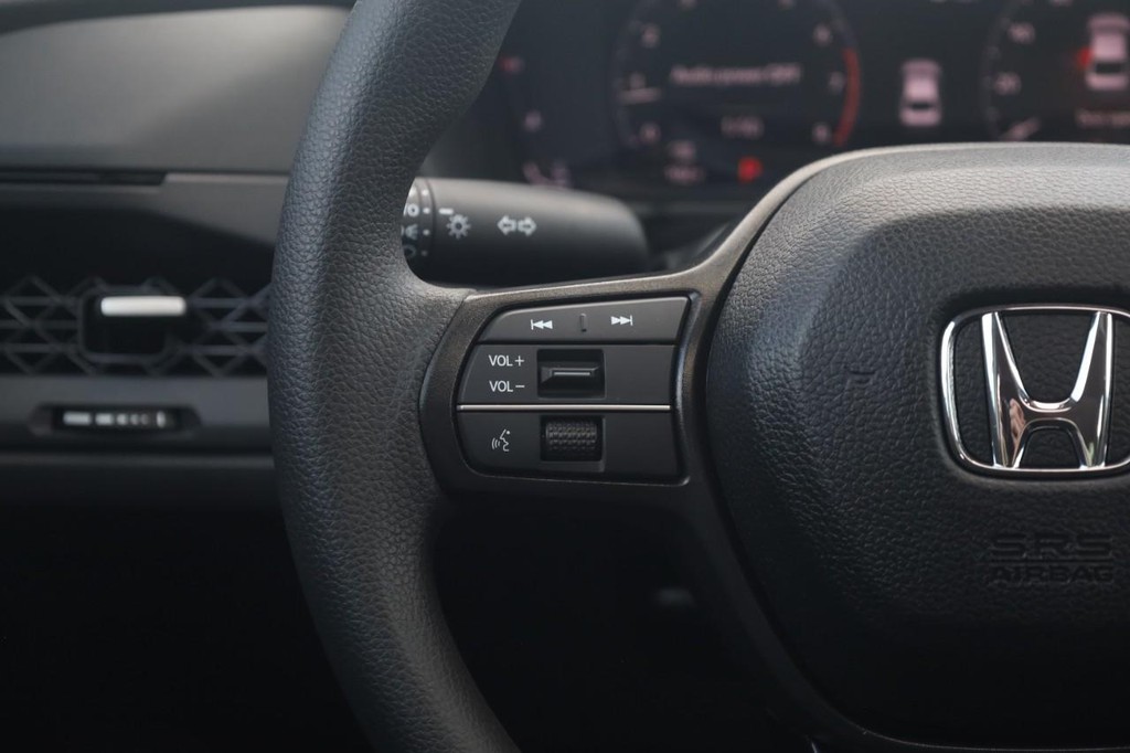Honda Accord Sedan Vehicle Full-screen Gallery Image 10