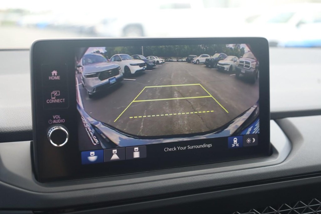 Honda Accord Sedan Vehicle Full-screen Gallery Image 14