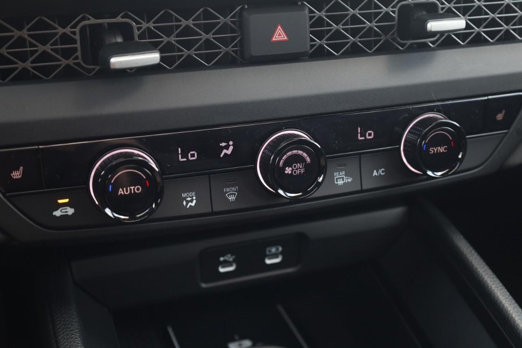 Honda Accord Sedan Vehicle Full-screen Gallery Image 15