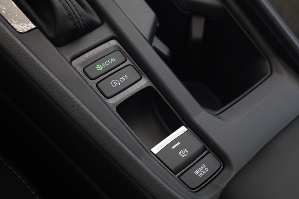 Honda Accord Sedan Vehicle Full-screen Gallery Image 17