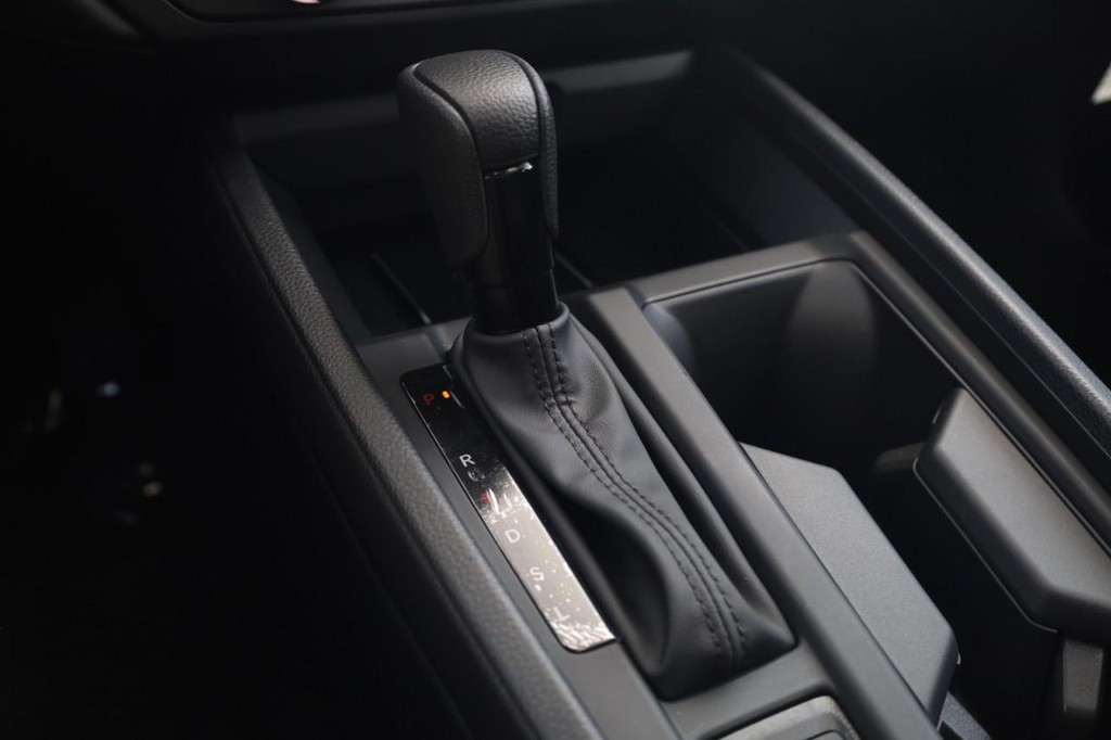 Honda Accord Sedan Vehicle Full-screen Gallery Image 18