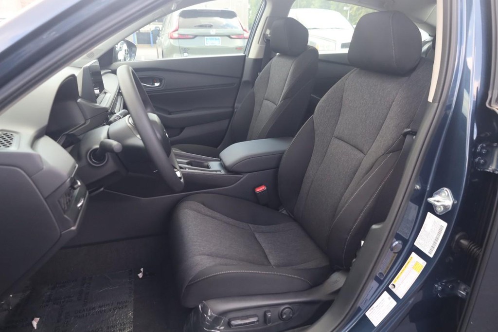 Honda Accord Sedan Vehicle Full-screen Gallery Image 19