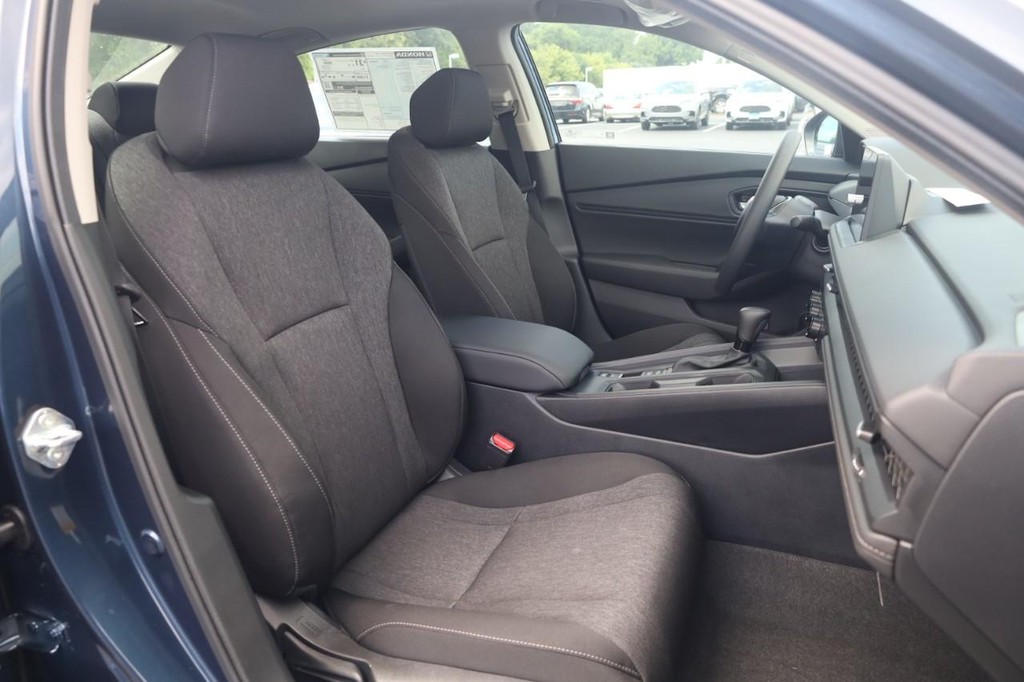 Honda Accord Sedan Vehicle Full-screen Gallery Image 20