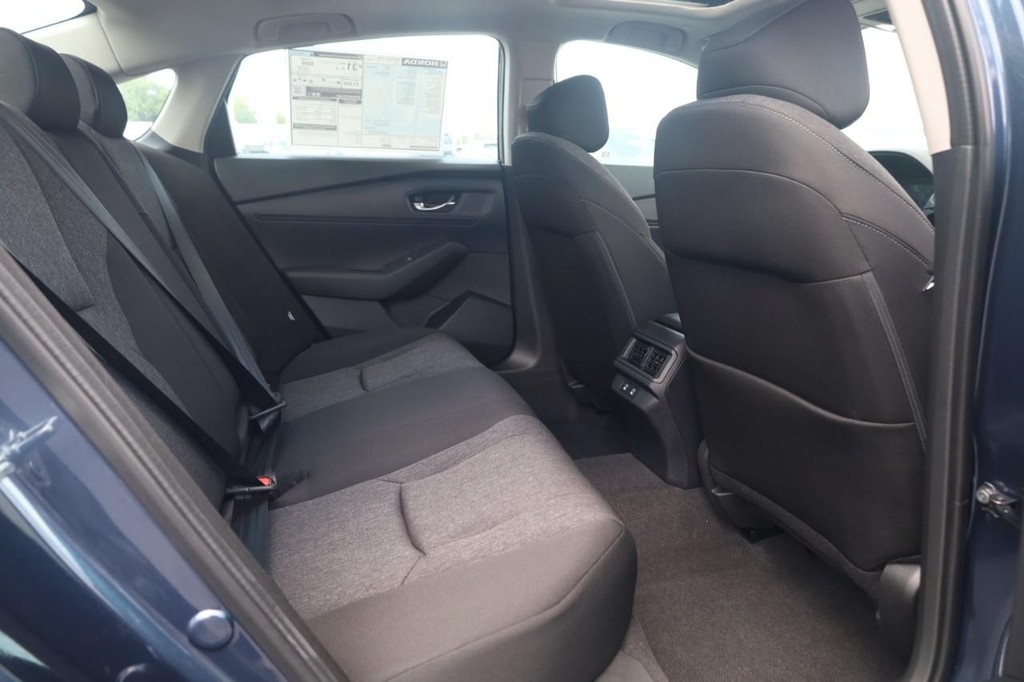 Honda Accord Sedan Vehicle Full-screen Gallery Image 21
