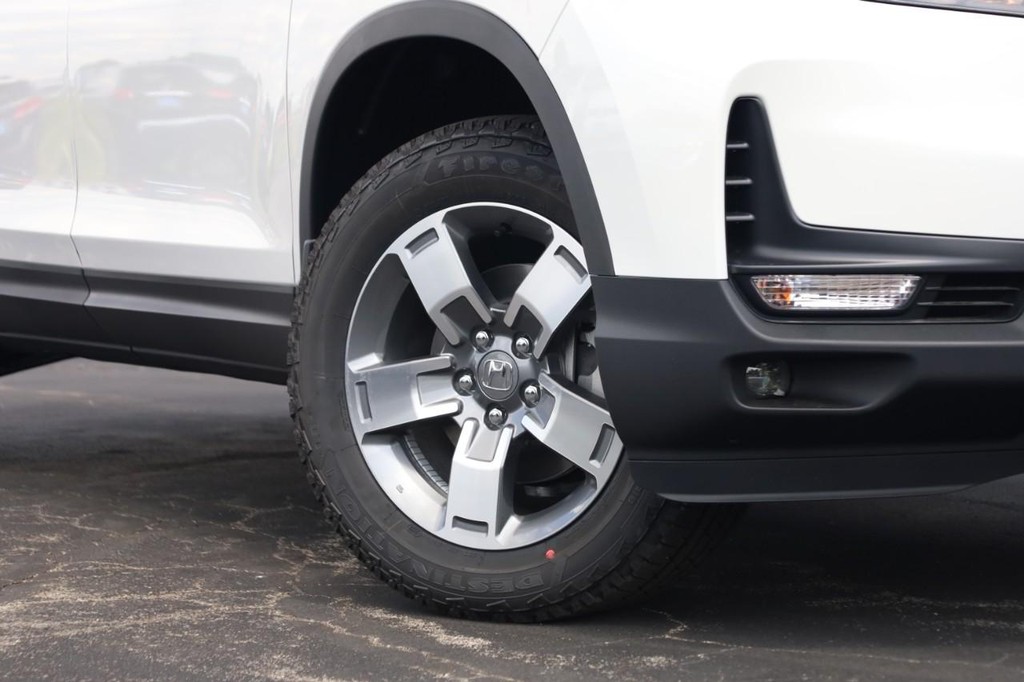 Honda Ridgeline Vehicle Full-screen Gallery Image 2