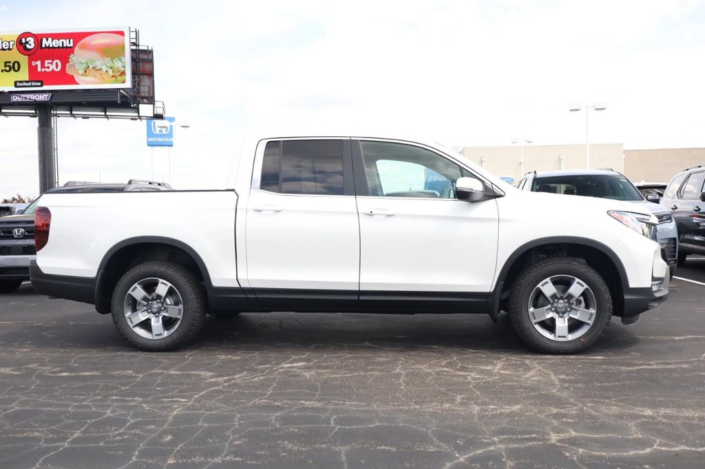 Honda Ridgeline Vehicle Full-screen Gallery Image 4