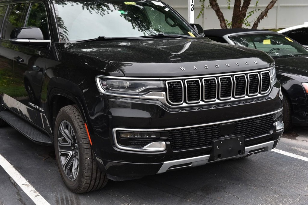 Jeep Wagoneer L Vehicle Image 02