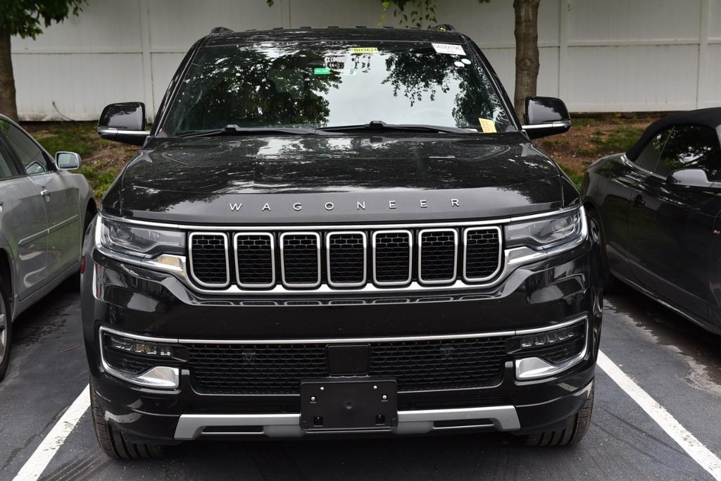 Jeep Wagoneer L Vehicle Image 03
