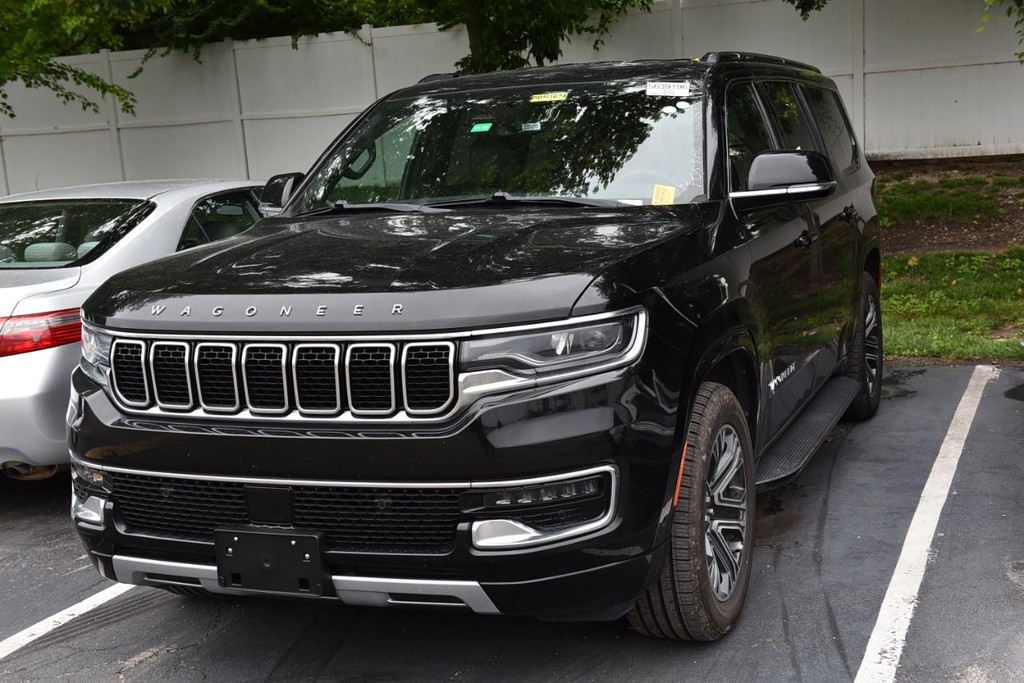 Jeep Wagoneer L Vehicle Image 04