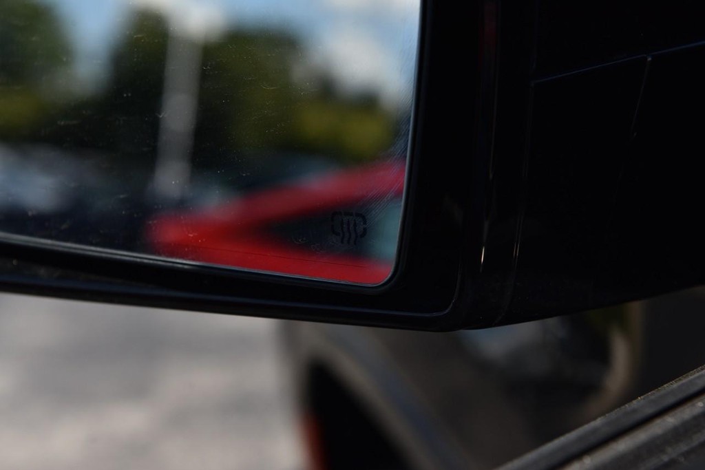 Jeep Wagoneer L Vehicle Image 11