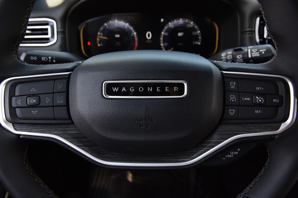 Jeep Wagoneer L Vehicle Image 20
