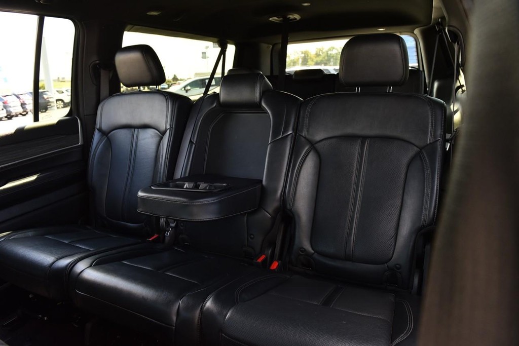 Jeep Wagoneer L Vehicle Image 23