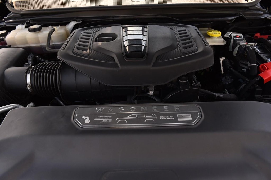 Jeep Wagoneer L Vehicle Image 30