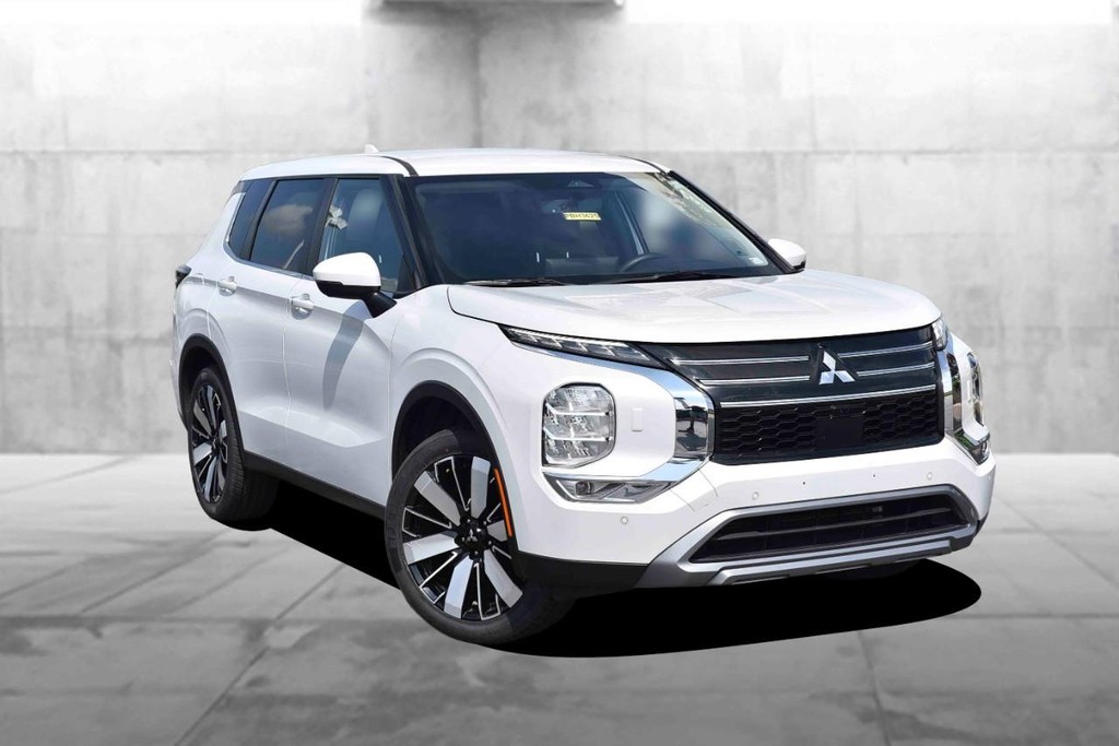 Mitsubishi Outlander Vehicle Image 02