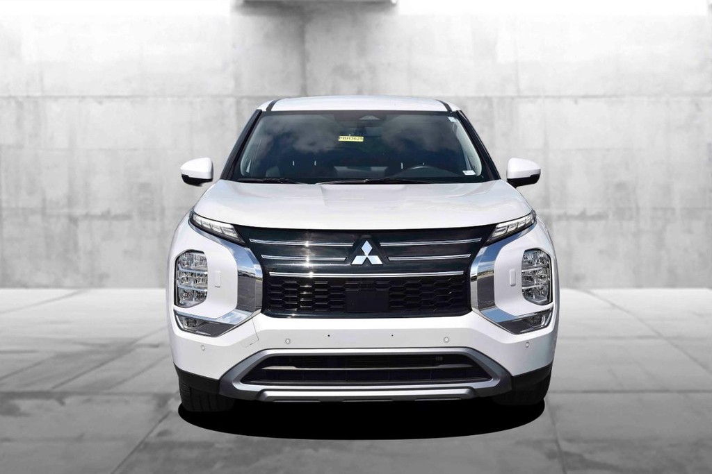 Mitsubishi Outlander Vehicle Image 04