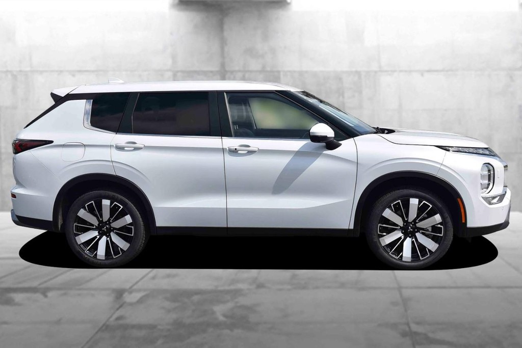 Mitsubishi Outlander Vehicle Image 05