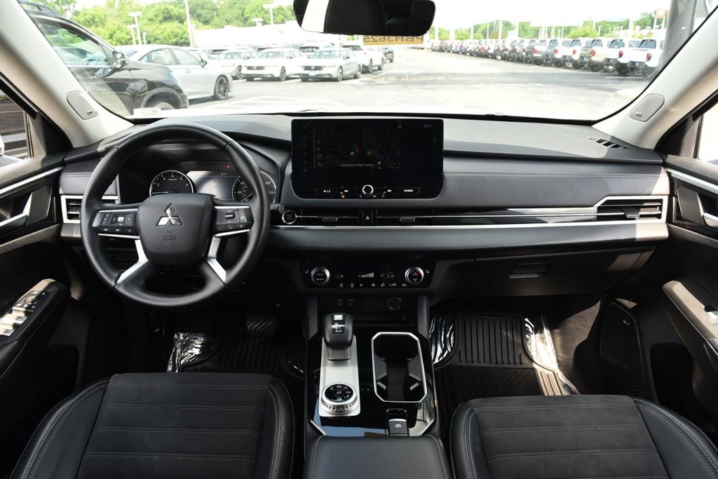 Mitsubishi Outlander Vehicle Image 07