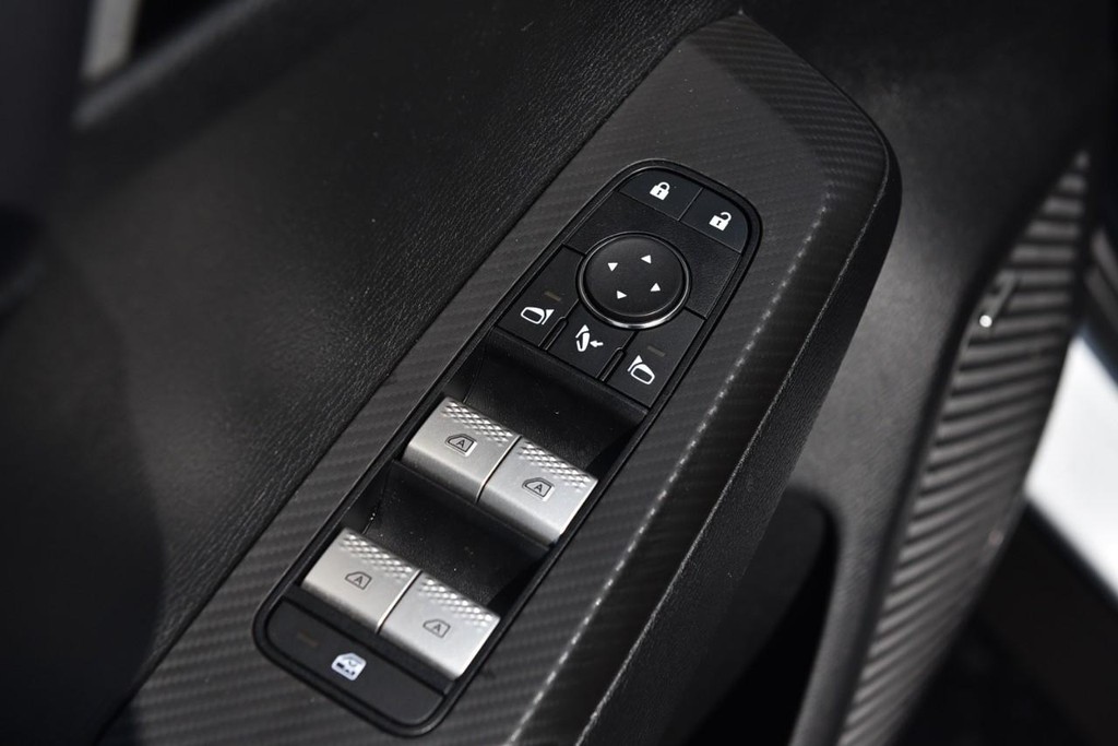 Mitsubishi Outlander Vehicle Image 08