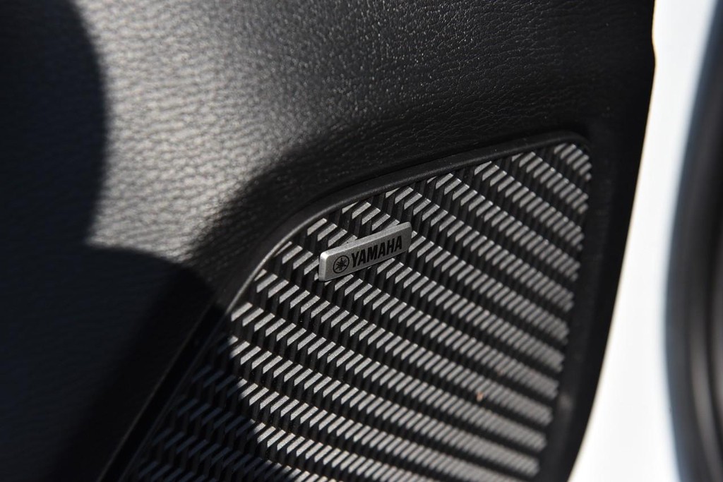 Mitsubishi Outlander Vehicle Image 09
