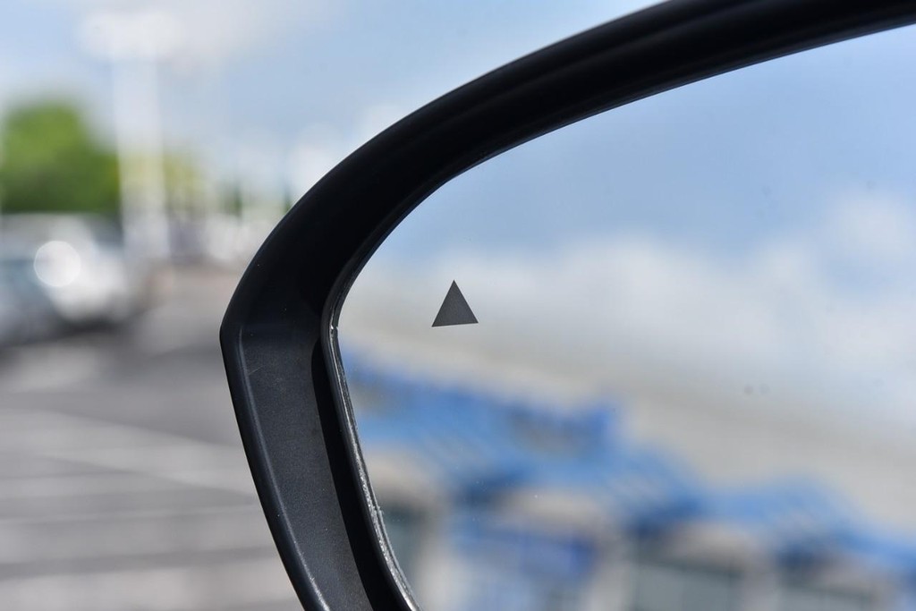 Mitsubishi Outlander Vehicle Image 10