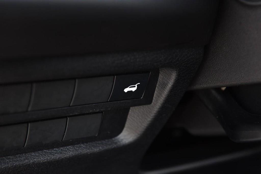 Mitsubishi Outlander Vehicle Image 11