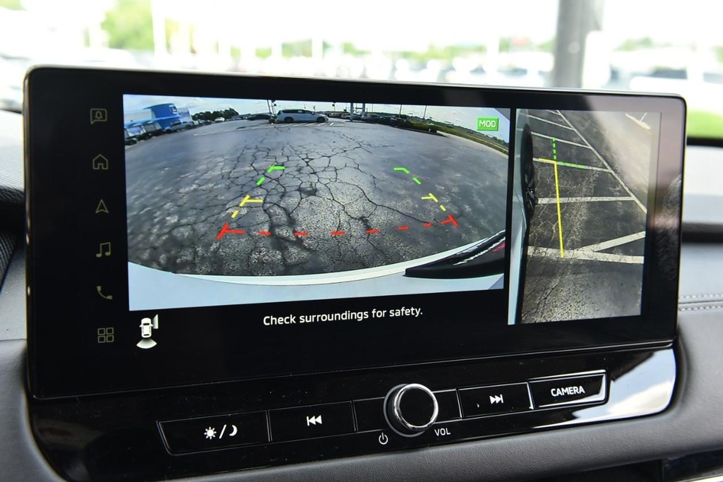 Mitsubishi Outlander Vehicle Image 14