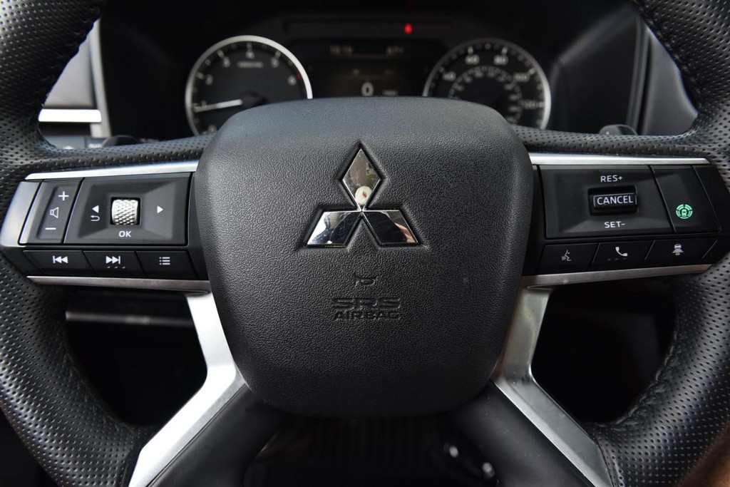 Mitsubishi Outlander Vehicle Image 22