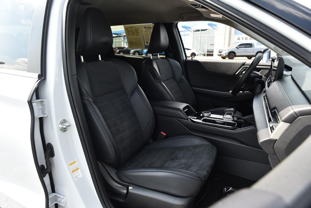 Mitsubishi Outlander Vehicle Image 24