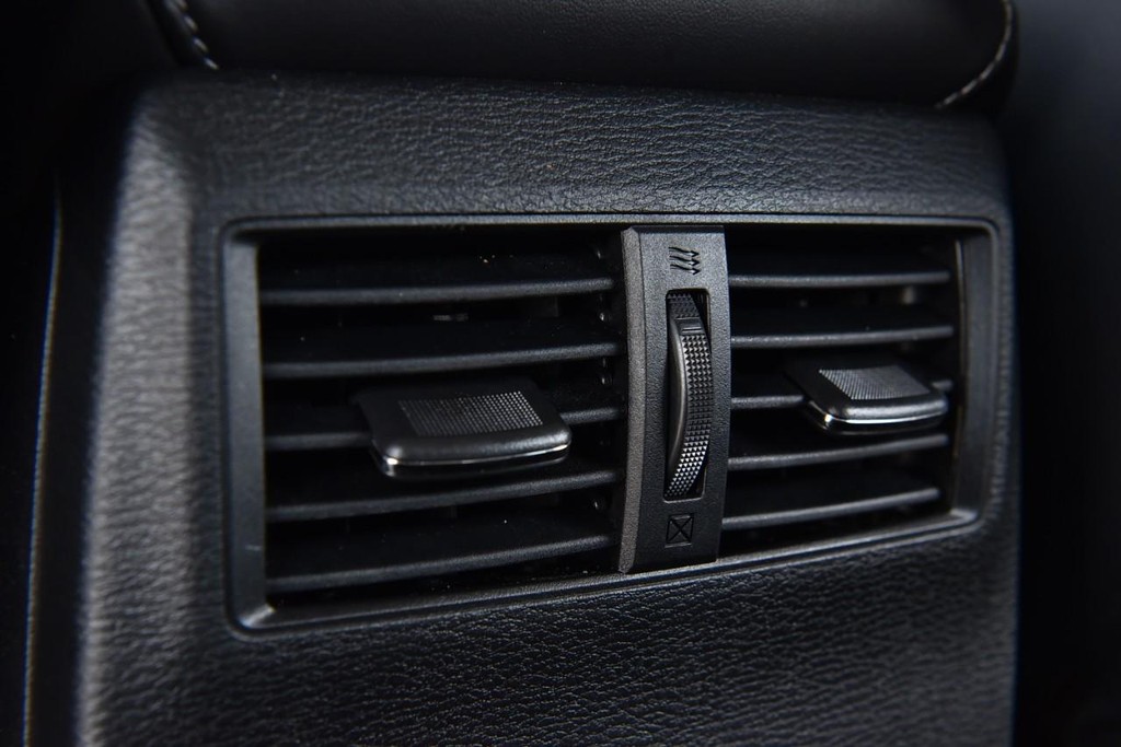 Mitsubishi Outlander Vehicle Image 26