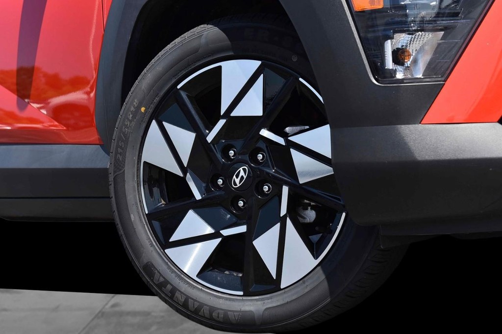 Hyundai Kona Vehicle Image 03
