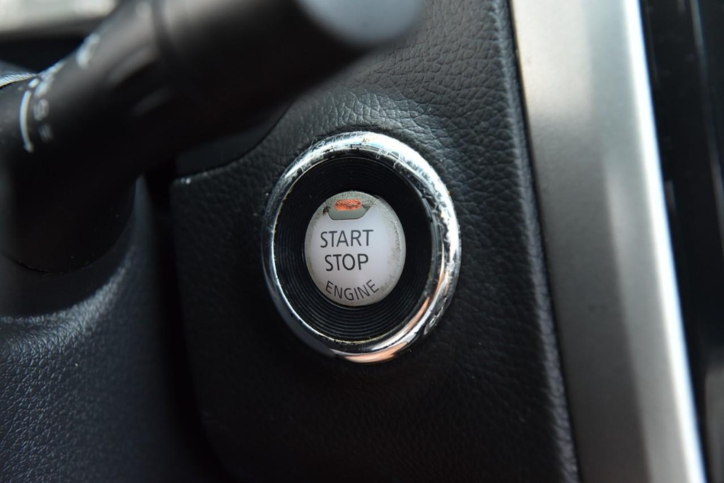 Nissan Altima Vehicle Full-screen Gallery Image 16